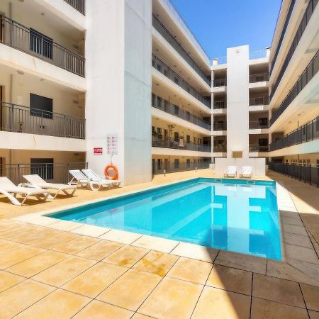 Center Location, Ac, Swimming Pool, And Parking Daire Olhão Dış mekan fotoğraf